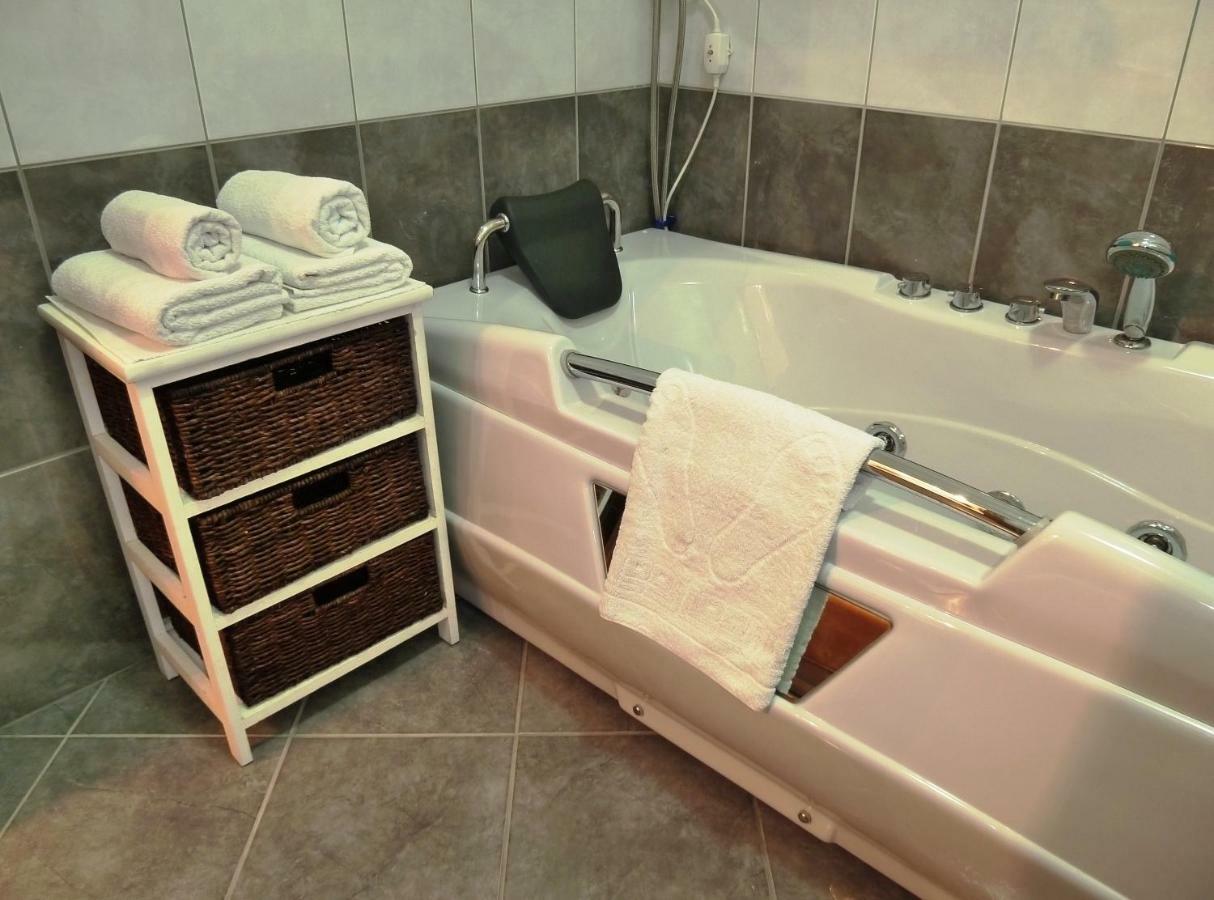 Nice Apartment & Room In קאבטאט מראה חיצוני תמונה