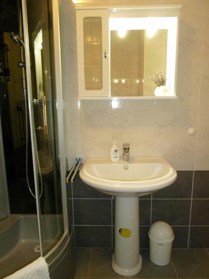 Nice Apartment & Room In קאבטאט מראה חיצוני תמונה