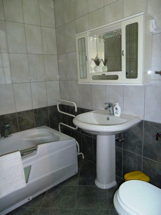 Nice Apartment & Room In קאבטאט מראה חיצוני תמונה
